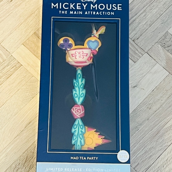 Mickey Mouse Main Attraction - Mad Tea Party Collectible Key - Picture 1 of 2